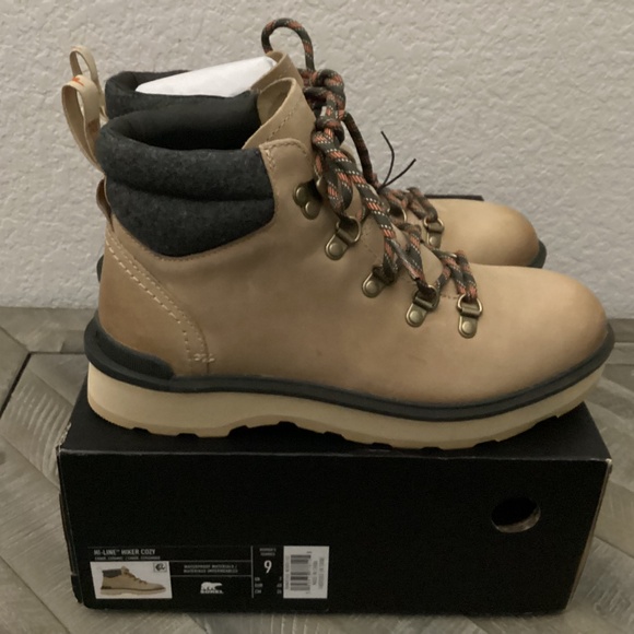 SOREL Women's Hi-Line Lace-Up Cozy Hiker Booties, size 9 - Picture 1 of 10